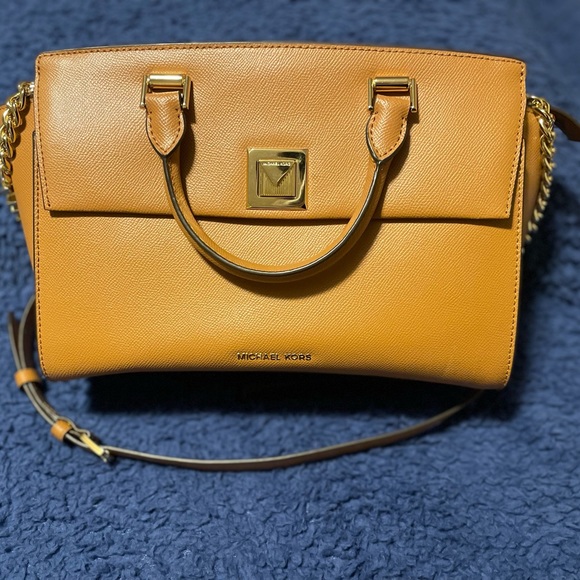 Larch Acorn color beautiful large Michael Kors Bag only worn once with dust bag - Picture 2 of 6
